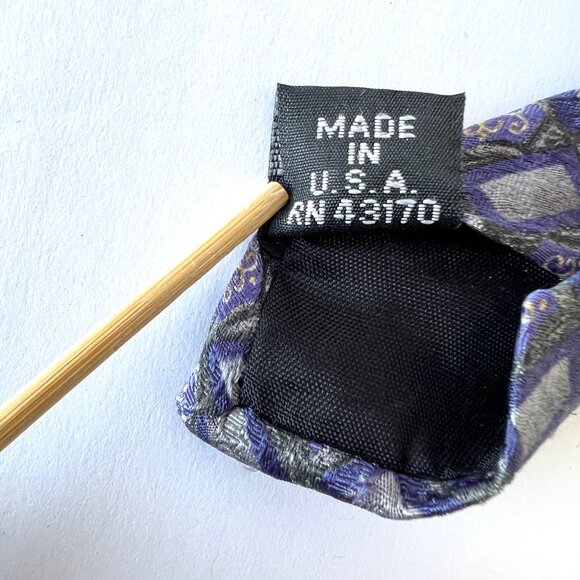 Geoffrey Beene 100% Silk Neck Tie, Purple, Black and Gold, Excellent Condition! - Picture 6 of 7